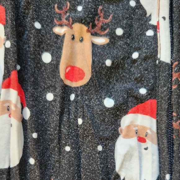 Bums and Roses and Kiki and Lulu Christmas Footies 6-12months - Picture 7 of 10